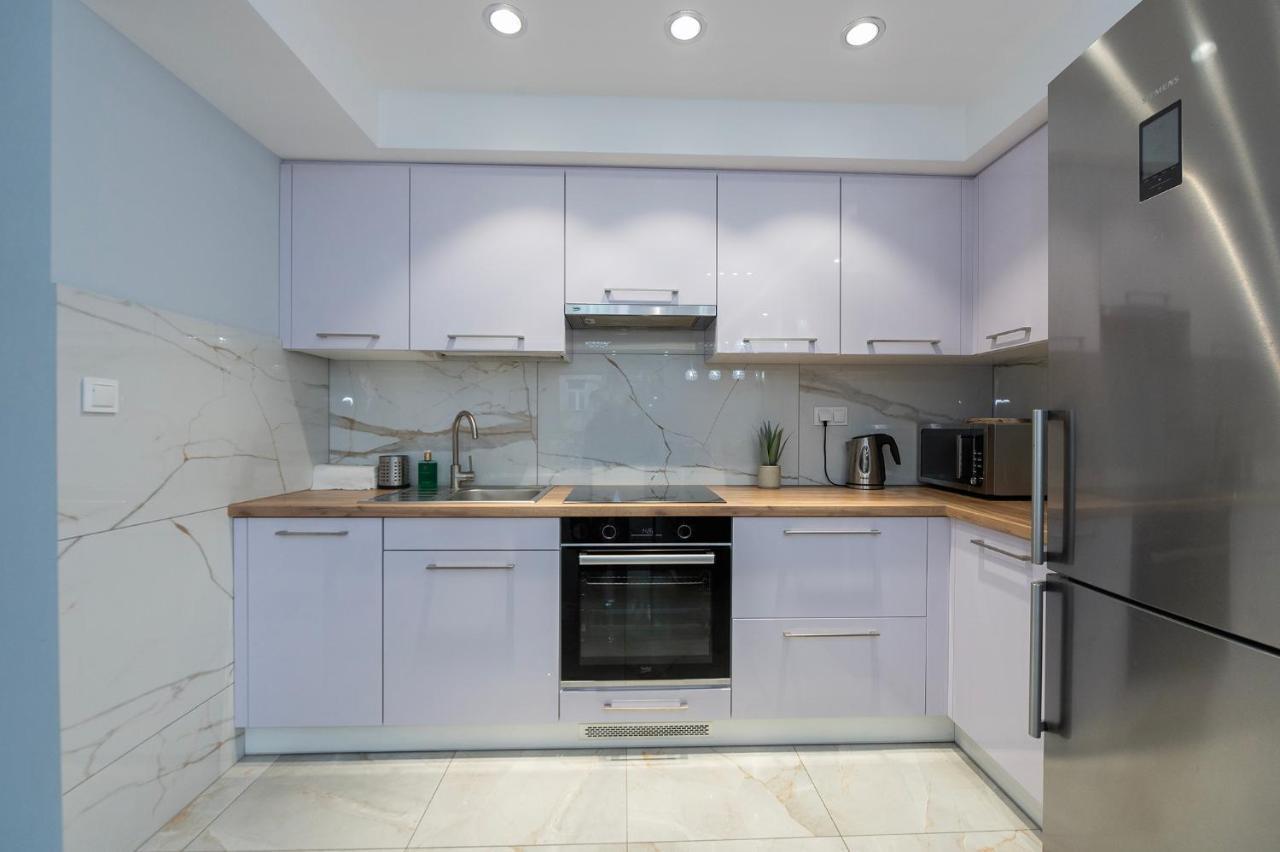 Apartment Luxury In The City-10-ksiezymlyn&galerialodzka *