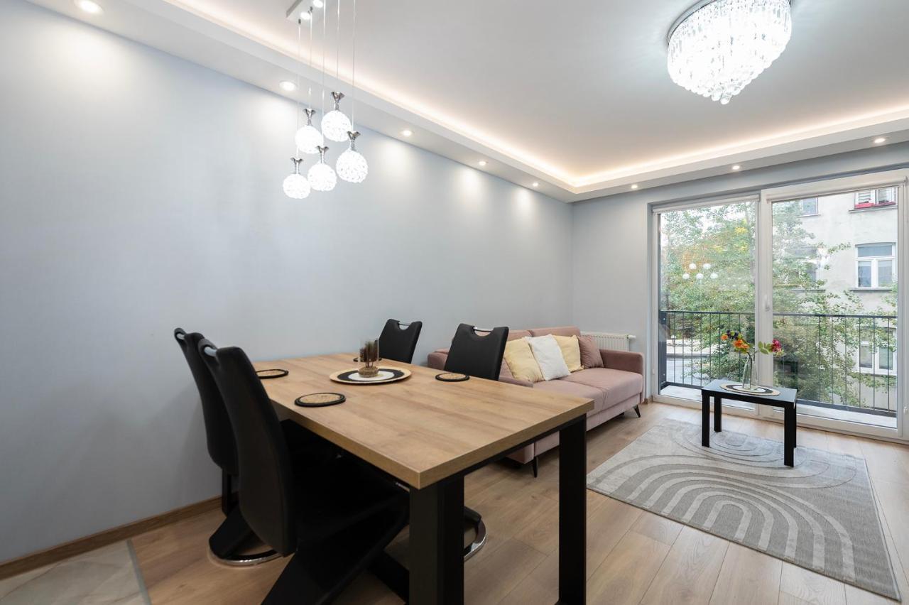 Luxury In The City-10-ksiezymlyn&galerialodzka Apartment